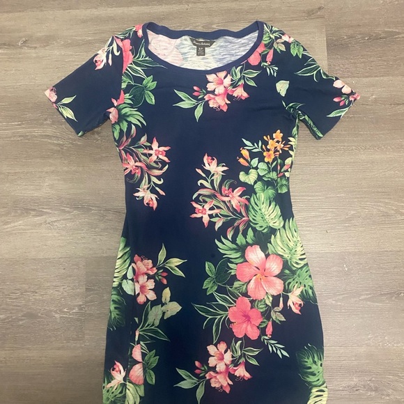 Tommy Bahama Navy Floral dress size Small - Picture 2 of 7